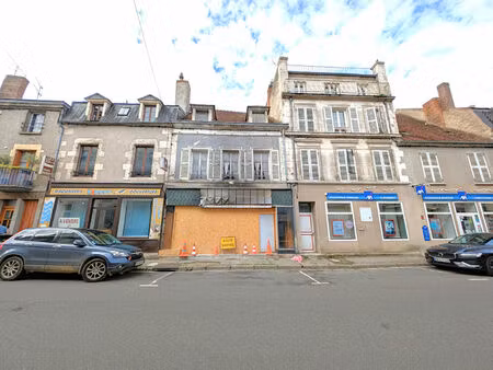 immeuble à clamecy sur 3 niveaux de 180m² avec dépendance à l'arrière