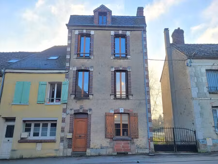 immeuble de 92m² habitable au centre de toucy pouvant être divisé en 2 logements