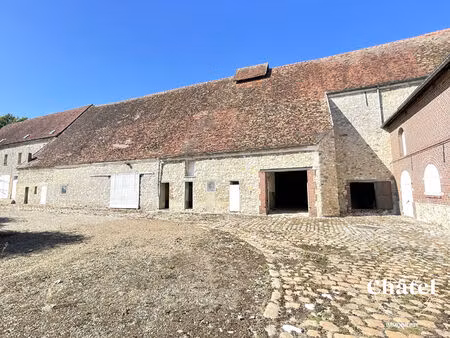 proche nanteuil le haudouin - grange à aménager