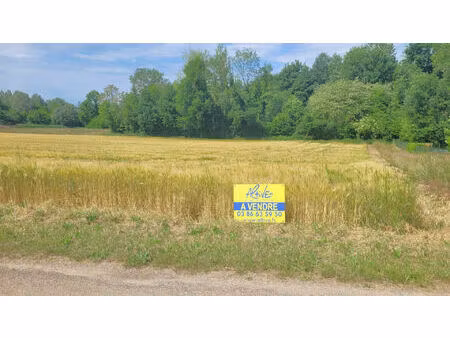 terrain constructible à st-maurice-thizouaille de 2230 m2 avec façade de 26m