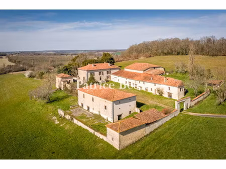 vente maison 12 pièces 450 m² à angouleme (16000)  636 000 €