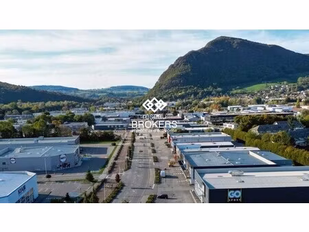 location local commercial