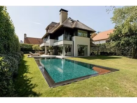 magnifique villa récente de style contemporain allie une fi