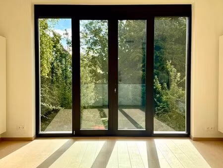 brugmann - superbe apt 3ch renove avec finitions de qualite