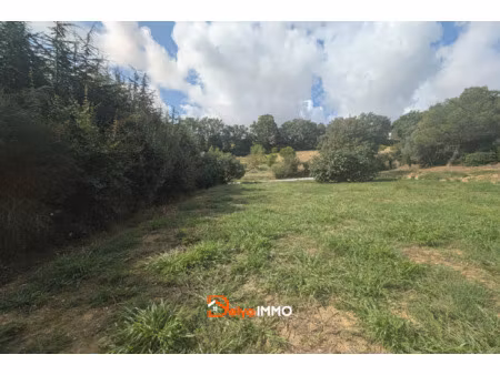 terrain viabilisé de 800 m2 à ayguesvives