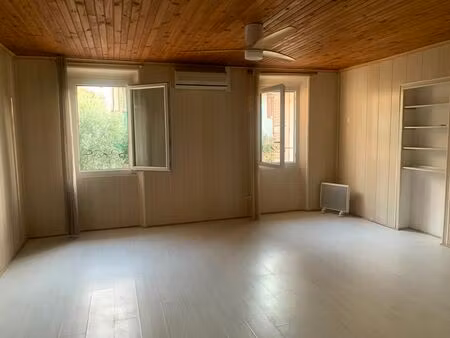 location appartement 3 pièces 70 m² à pierrefeu-du-var (83390)