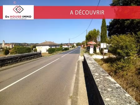 terrain plat de 1425m2.