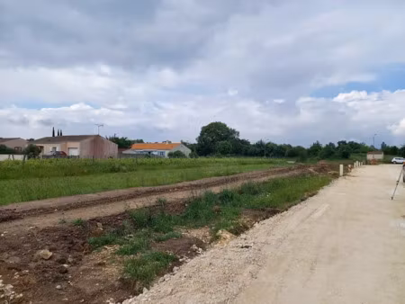 vente terrain 643 m² à saujon (17600)  147 890 €