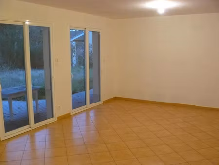 location maison 3 pièces 92 m² à hourtin (33990)  795 €