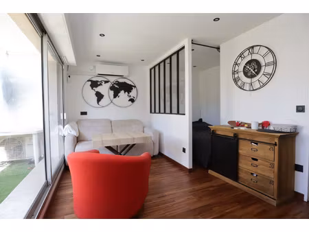 studio agencé en deux pièces