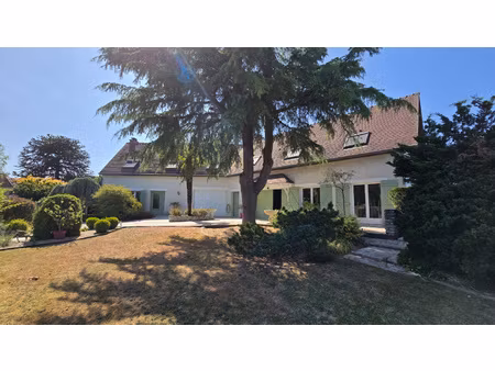 maison de 170m2 (5 chambres) + atelier de 70m2 - terrain de