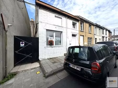 maison 3 facades avec cour exterieur