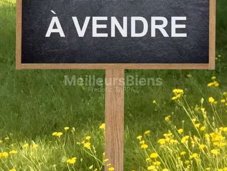 terrain de 1097 m² viabilise !!! avec une vue dégagée façade sud ouest la bauche 73360. a 