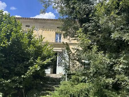 maison en pierre avec atelier/gite  dans village avec servic