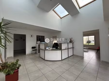 bureau de prestige de 245 m2 en location - montaigu  pays de la loire