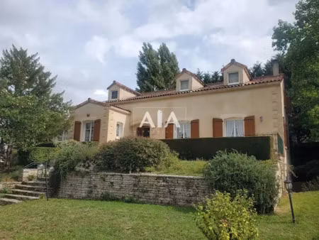 vente maison 8 pièces 242 m² à ruffec (16700)  283 000 €
