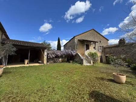 ancien corps de ferme avec étang et source sur 11 hectares