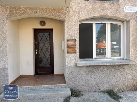 local commercial à louer 37.06 m² - carpentras (84) - 553€