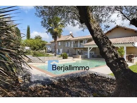 maison de luxe à vendre à sérézin-de-la-tour