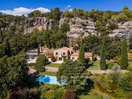 maison de luxe à vendre au le beaucet
