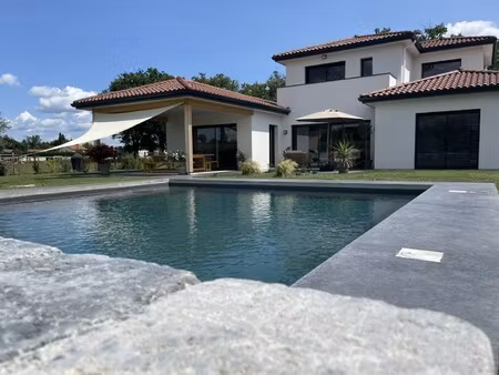 villa de luxe à vendre à cleppé