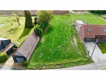 terrain a batir magnifiquement situé!