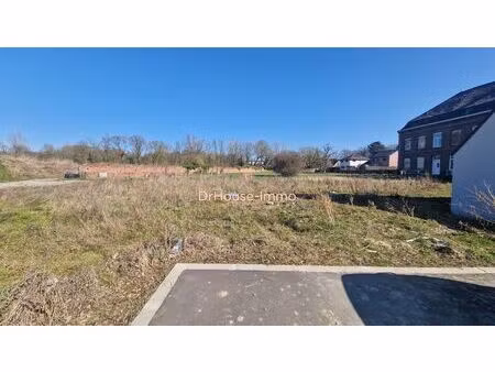 joli terrain constructible de 710 m2 entièrement viabilisé sur wahagnies
