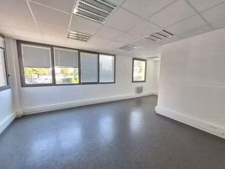 location bureaux et commerces à parame (35400) : à louer / 125m² parame