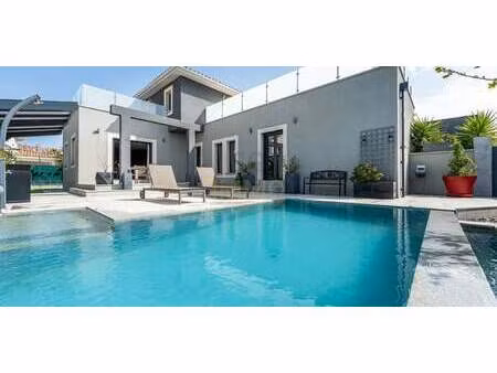 maison avec piscine et terrasse la grande-motte (34)