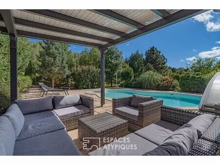 villa d'architecte et ses installations équestres