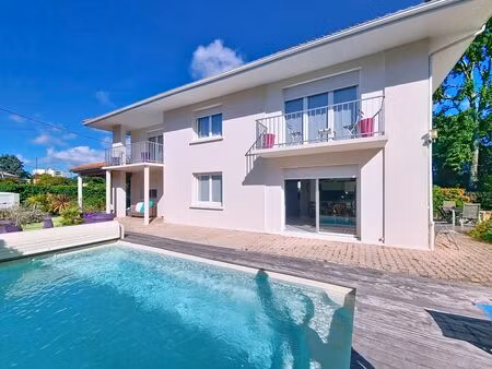 grande maison 210 m² parc feau merignac avec piscine chauffee