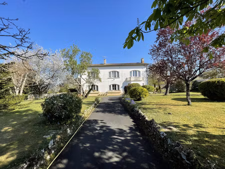 grande maison non mitoyenne t9 r+1 avec jardin et dépendance