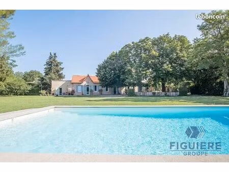 propriété 8 pièces 296 m²