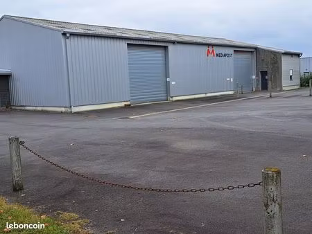local industriel et commercial 450 m²