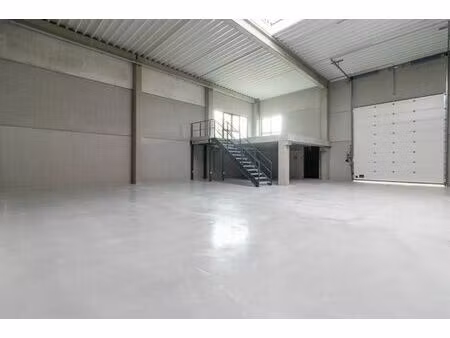 nivelles sud : entrepôt neuf de 192 m² + mezzanine de 34 m²