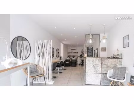 salon de coiffure très bon emplacement