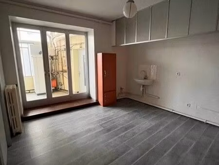 local commercial 81 m²