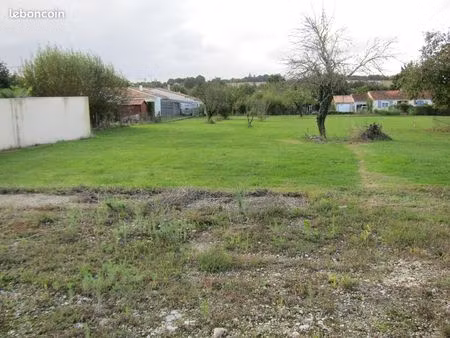 terrain a bâtir viabilisé de 1233 m2