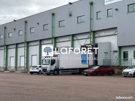 entrepôt 1600 m² sens