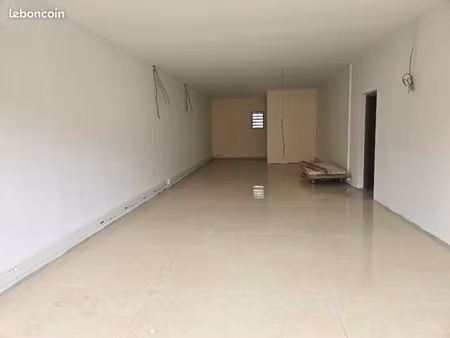 local commercial 144 m²