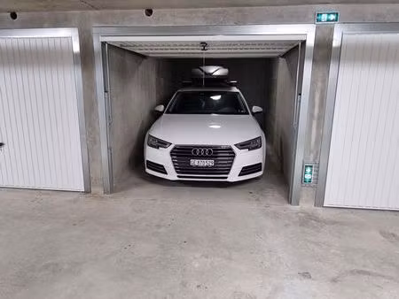 box fermé a louer dans résidence sécurisée - ferney voltaire frontière