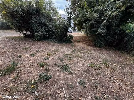 terrain 460 m² charron