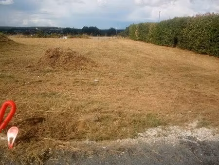 grand terrain viabilisé à entrammes