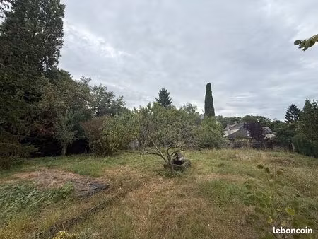 terrain 814 m² la poueze
