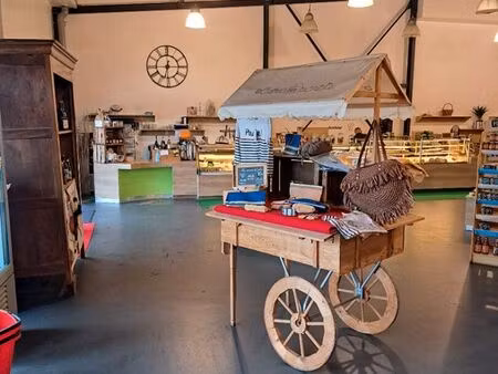 boutique 200 m² pleudaniel