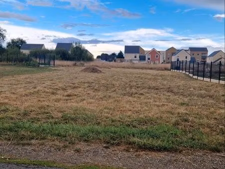 terrain 830m2 - notre dame d'oé