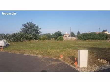 terrain constructible viabilisé de 682 m²