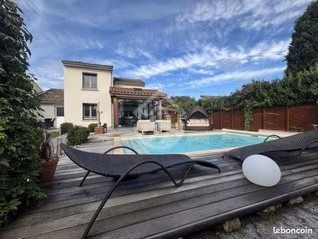 villa 6 pièces 138 m²