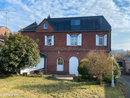 belle maison ancienne en briques de 136m2  sur une parcelle close et arborée de 745m2
