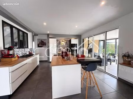 maison 6 pièces 200 m²